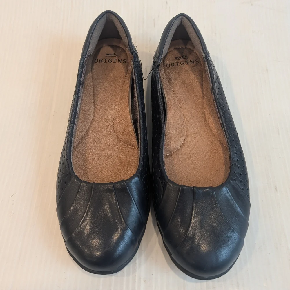 EARTH Fiona Navy Blue Leather Women's Flats Size 7 Narrow